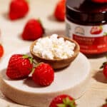 cukrovy-peeling-jahoda-s-konopnym-olejom-4